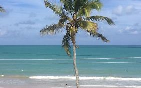 Apartamento de frente ao Mar a 50m do MAG Shopping